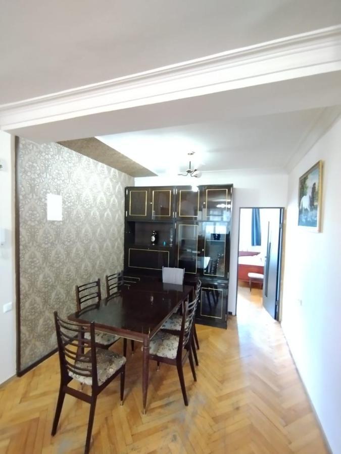 Ferienwohnung Large Apt Near Republic Square Erivan Exterior foto